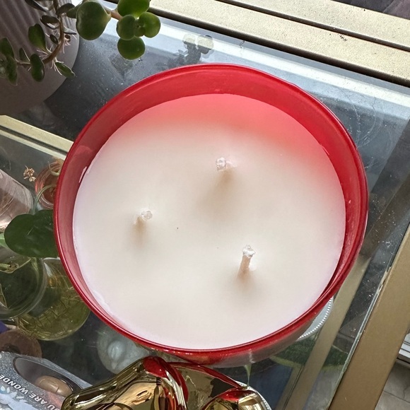 Bath & Body Works - Winter Candy Apple Bow Lid Candle - Picture 4 of 8